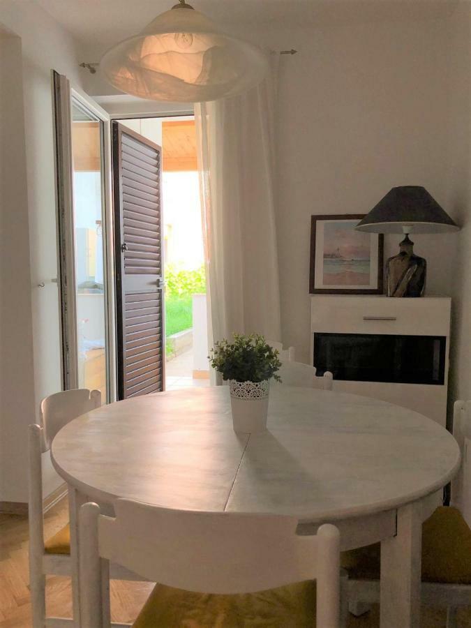 Апартаменты Apartman Gloria Мали-Лошинь Экстерьер фото